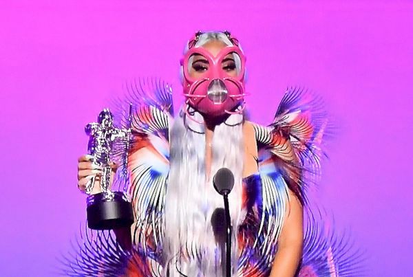 Lady Gaga geëerd met allereerste Tricon Award op MTV VMA's 2020: 'The Rage of Art Will Empower You'