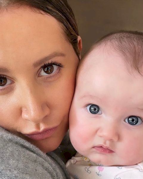 Ashley Tisdale is een moeder! Zie Dochter Jupiter Iris
