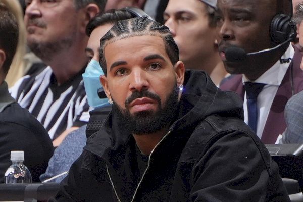 Drake dostane pečený po zverejnení novej selfie