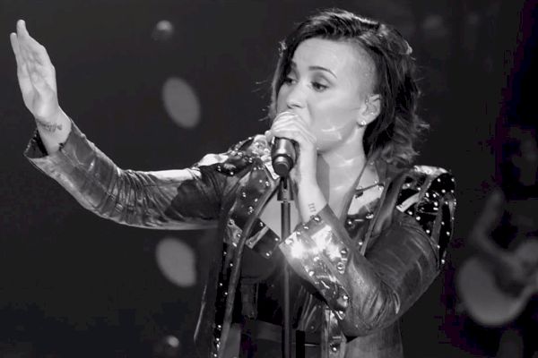 Assista ao novo vídeo introspectivo de Demi Lovato para 'Nightingale'