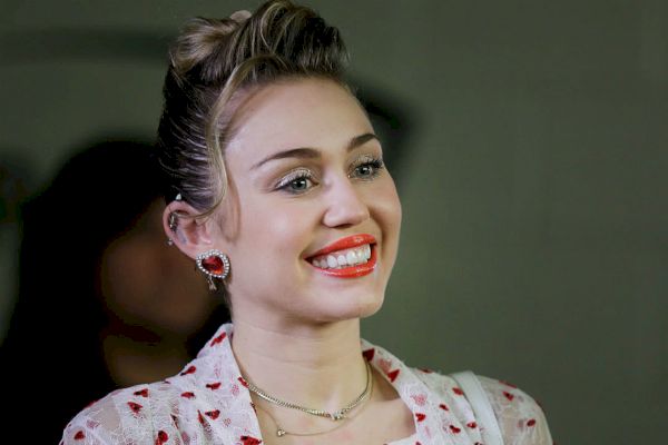 Miley Cyrus erklärt, warum sie die Vereinigten Staaten nach der Wahl von Trump nicht verlassen hat