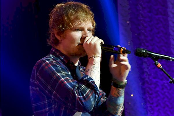 Ed Sheeran preberá 5 sekúnd letnej skladby „She Looks So Perfect“