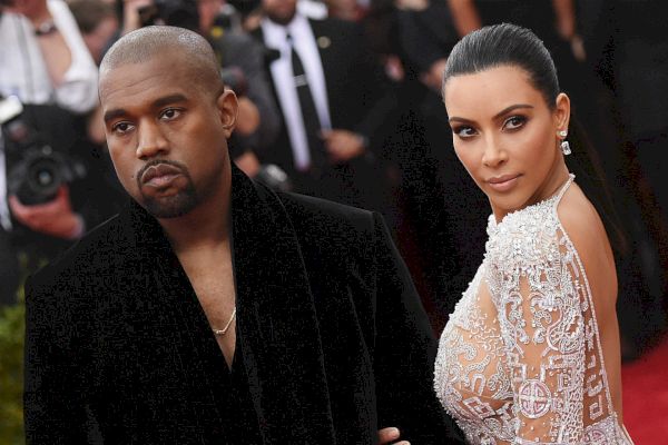 Kim Kardashian požiadala Jeffree Star, aby oslovil Kanye West Dating Rumor: Report