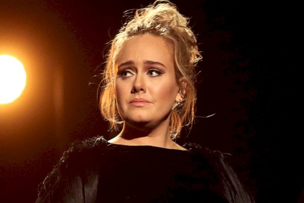 Adele's multimilionová čistá hodnota, o které se říká, že je v sázce při rozvodu: Zde je to, co vlastně víme