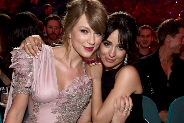 L'amistat de Taylor Swift + Camila Cabello va començar de la manera més Taylor Swift possible