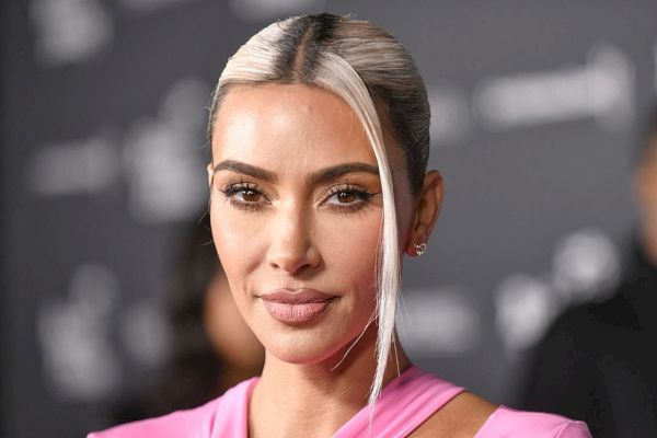 Kim Kardashian obtient une ordonnance d'interdiction contre un harceleur « télépathique »