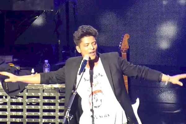 Bruno Mars couvre Janet Jackson 'C'est comme ça que l'amour va' [VIDEO]