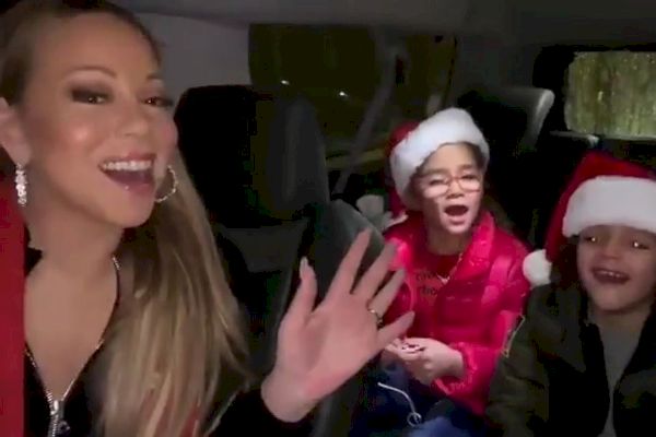 Les jumeaux de Mariah Carey sont les choristes les plus adorables de 'Tout ce que je veux pour Noël, c'est toi'
