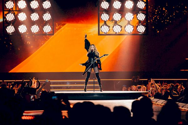 Madonna jatkaa hallituskauttaan Billboardin historian eniten tuottaneena kiertueella sooloartistina