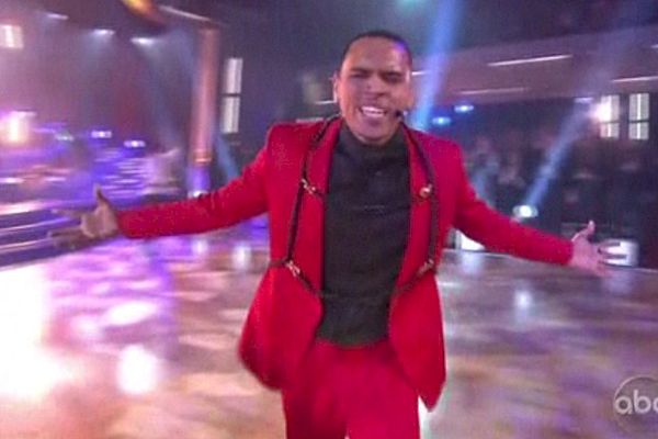 Chris Brown opptrer på 'Dancing With the Stars'