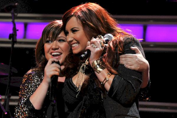 Kelly Clarkson, Demi Lovato šou „Balsas“ tikisi, kaip tai daroma 13 sezono finale